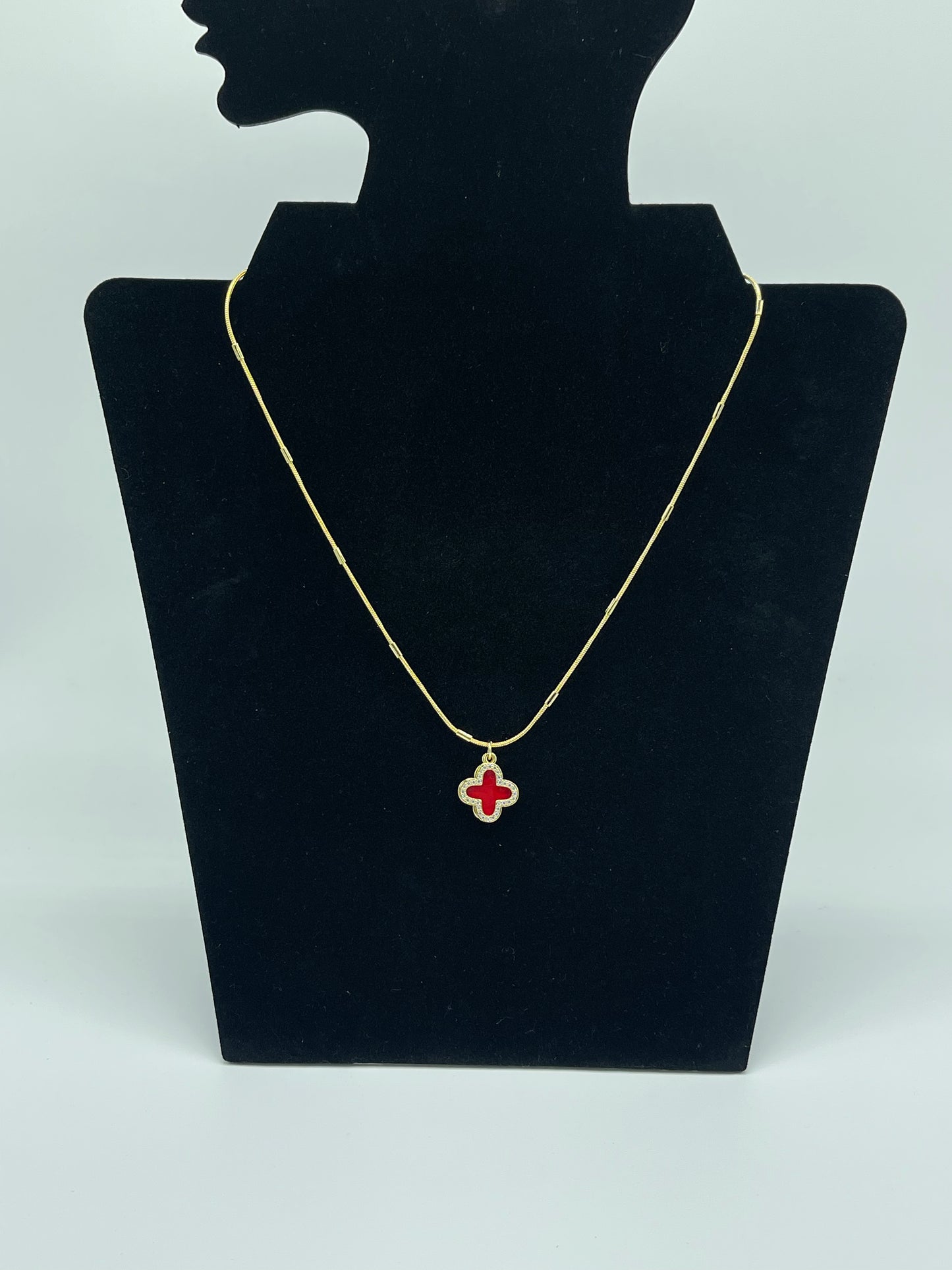 Single clover necklace