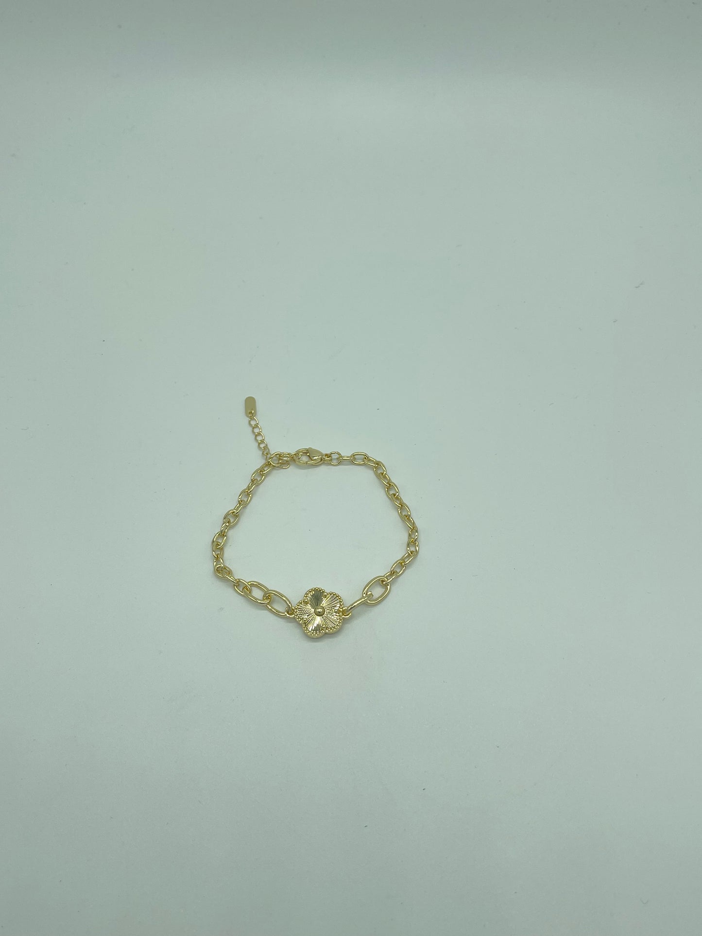 Single Gold Clover Bracelet