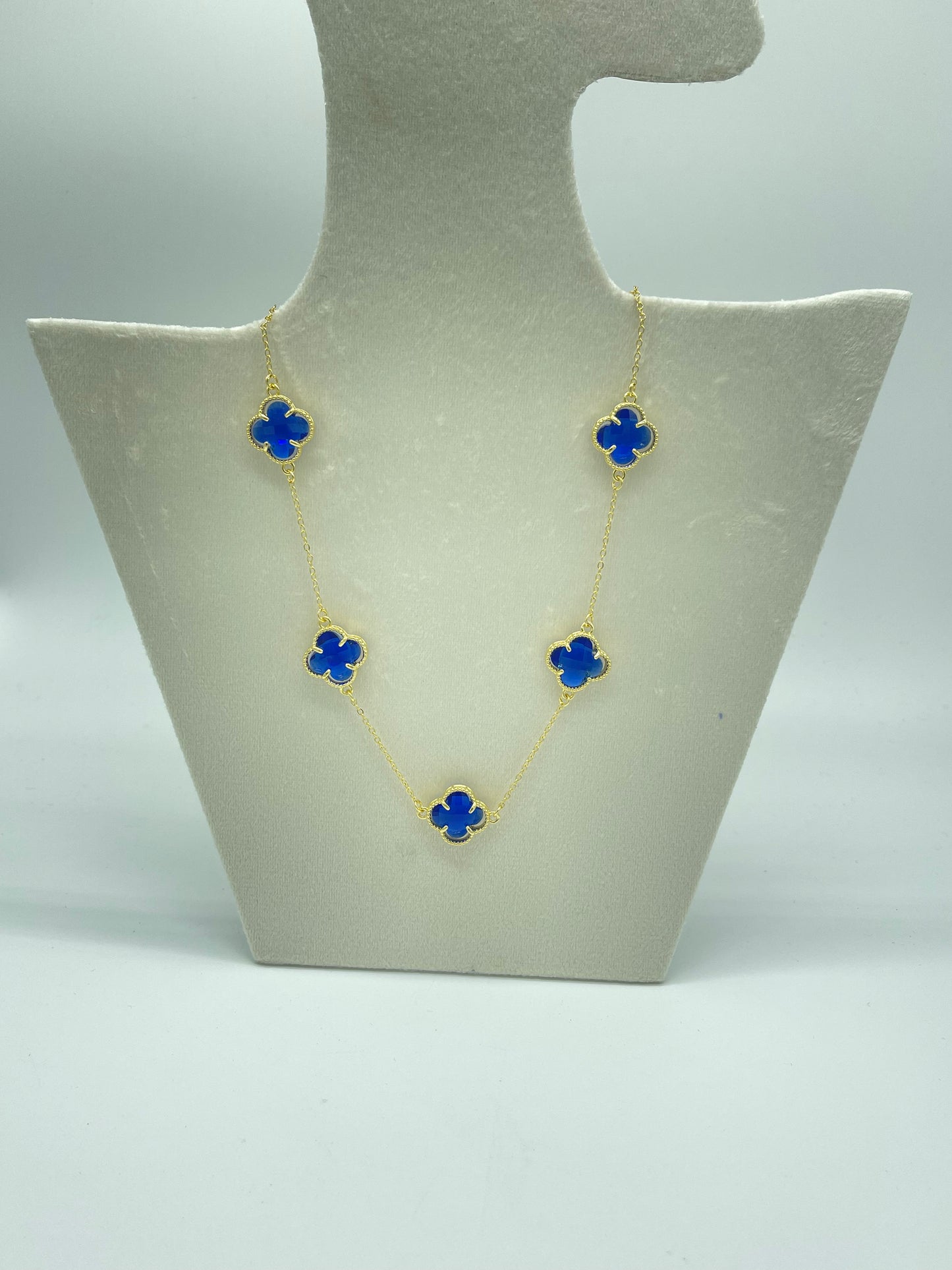 Crystal clover necklace