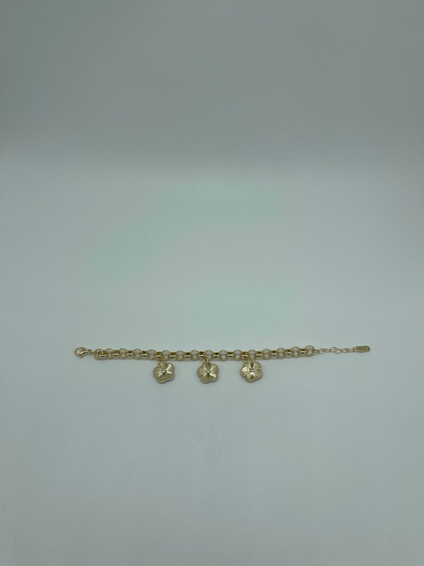 Gold dangle clovers bracelet