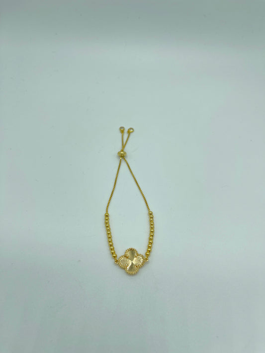 Adjustable clover bracelet