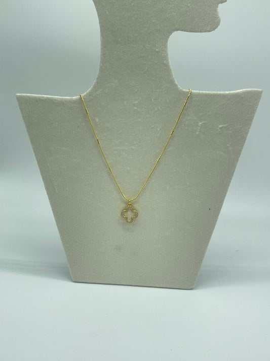 Single clover necklace