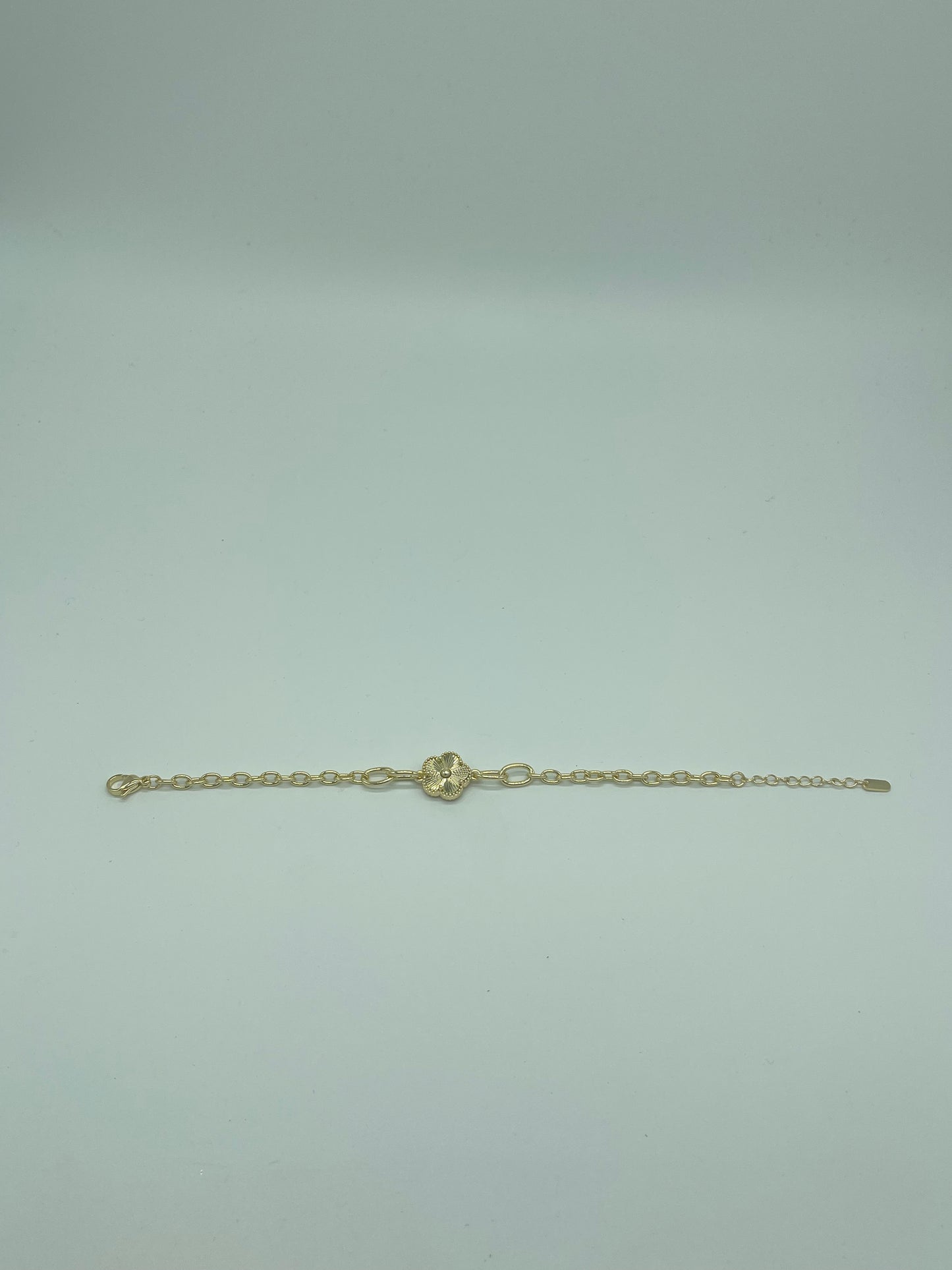 Single Gold Clover Bracelet